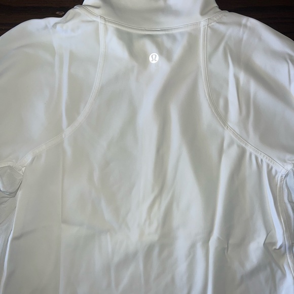Lululemon Athletica Quarter Zip  Long Sleeve Running Top - Picture 4 of 4